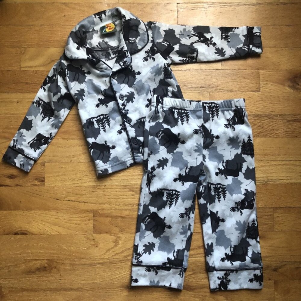 Bass Pro Shop 18M Grey Moose 2 Piece Fleece Pajamas
